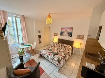 Un ou plusieurs lits dans un hébergement de l'établissement Zéphyra Studio DELUXE dans résidence Privée avec Patio à proximité