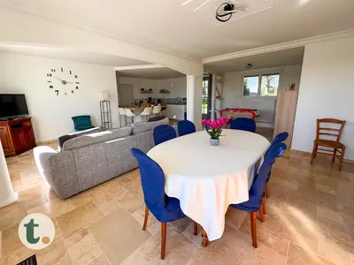 Cuisine ou kitchenette dans l'établissement Tranquiloue - Maison de Campagne - PuyduFou