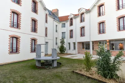 Jardin de l'établissement Hotel Rivella - The Originals Boutique