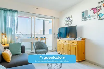 Télévision ou salle de divertissement dans l'établissement Le Galées - 150m de la plage - Parking