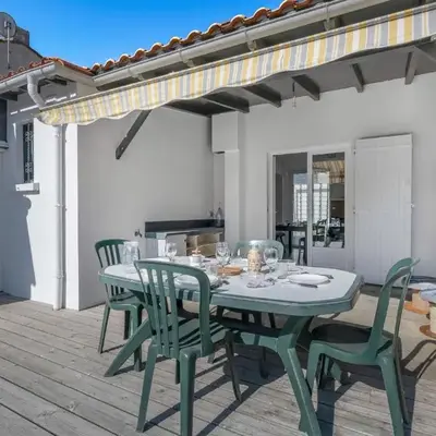 À 300m de la mer maison - jardin - Piscine pour 4