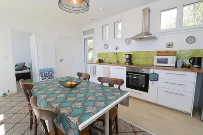 Cuisine ou kitchenette dans l'établissement La Pointe du Bec by TAH - Face mer et accès plage