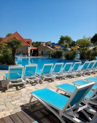 Piscine de l'établissement Mobil-home confort 2 chambres à La Baule ou située à proximité