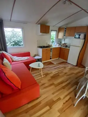 Cuisine ou kitchenette dans l'établissement Mobil-home confort 2 chambres à La Baule