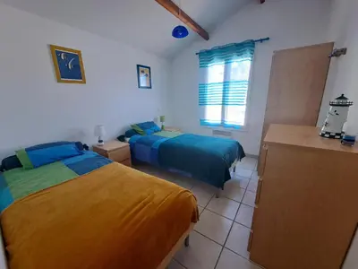 Un ou plusieurs lits dans un hébergement de l'établissement Maison charmante pour 6 personnes, résidence calme avec piscine privée - FR-1-323-578