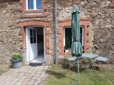 Jardin de l'établissement Studio équipé, proche aéroport