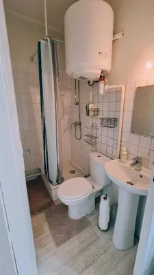 Salle de bains dans l'établissement Naoned Station