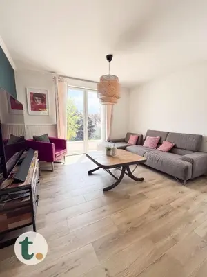 Coin salon dans l'établissement Tranquiloue - Maison Cosy à 15min du PuyduFou