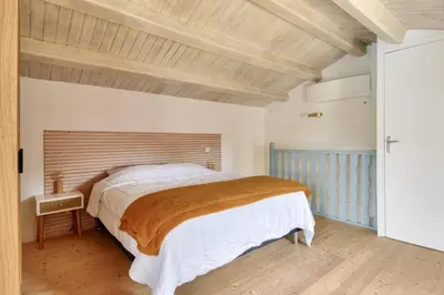 Un ou plusieurs lits dans un hébergement de l'établissement Piscine chauffée, jardin, magnifique villa pour 10