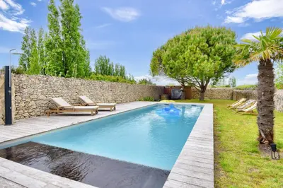 Piscine de l'établissement Piscine chauffée, jardin, magnifique villa pour 10 ou située à proximité