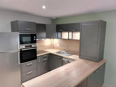 Cuisine ou kitchenette dans l'établissement Appartement rénové à 50m de la mer pour 6 pers. - FR-1-323-579
