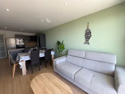 Cuisine ou kitchenette dans l'établissement Appartement rénové à 50m de la mer pour 6 pers. - FR-1-323-579