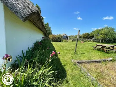 Jardin de l'établissement Charmante chaumière traditionnelle dans le Marais breton - FR-1-426-584
