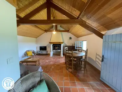 Cuisine ou kitchenette dans l'établissement Charmante chaumière traditionnelle dans le Marais breton - FR-1-426-584