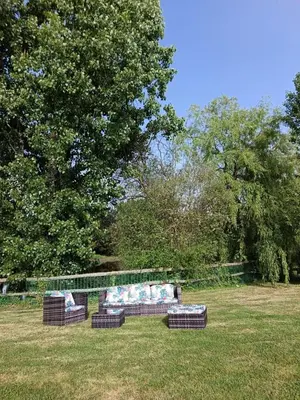Jardin de l'établissement Gite 12 personnes avec étang et piscine