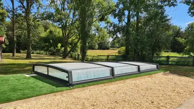 Jardin de l'établissement Gite 12 personnes avec étang et piscine