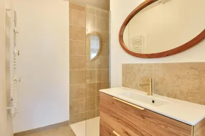 Salle de bains dans l'établissement 700 m de la plage - jardin - maison pour 6