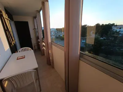 Balcon ou terrasse dans l'établissement APPARTEMENT à 5 mn de la plage