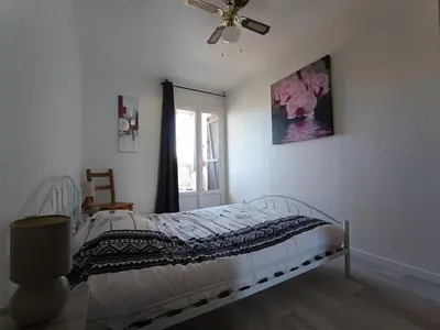 Un ou plusieurs lits dans un hébergement de l'établissement APPARTEMENT à 5 mn de la plage