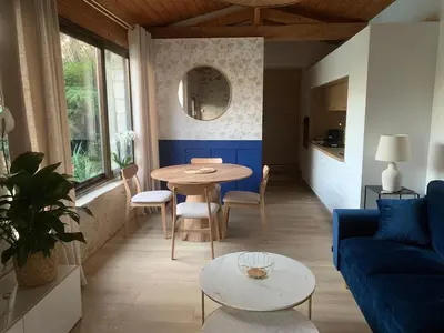 Coin salon dans l'établissement Gîte de charme avec piscine dans un environnement bucolique