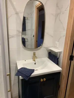 Salle de bains dans l'établissement Gîte de charme avec piscine dans un environnement bucolique