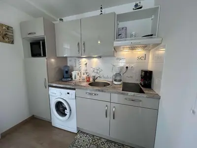 Cuisine ou kitchenette dans l'établissement Appartement moderne 2 pièces, 4 couchages, terrasse et parking sécurisé à Saint-Jean-de-Monts - FR-1-224C-351