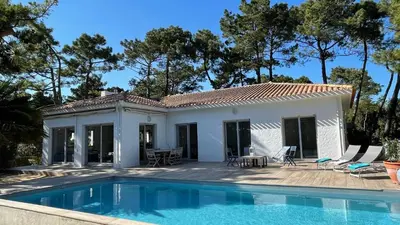 Piscine de l'établissement Villa La Dune aux Loups ou située à proximité