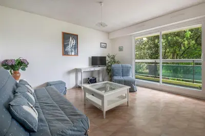 Télévision ou salle de divertissement dans l'établissement Appartement RDC pour 4 à 800m de la mer