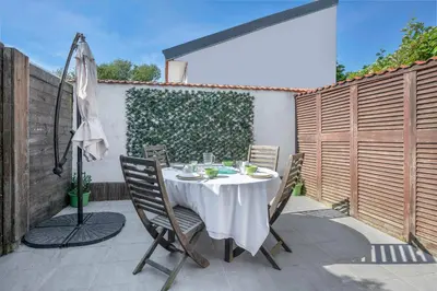 Terrasse ou espace extérieur de l'établissement Vue mer, plage à 50m, Maison pour 4