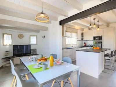 Cuisine ou kitchenette dans l'établissement Holiday Home Confort et Relax Ile de Noirmoutier by Interhome
