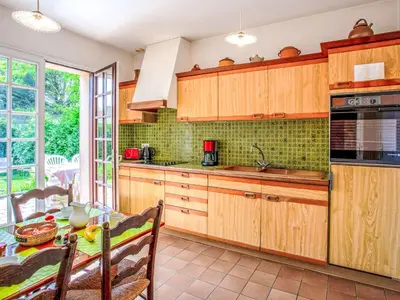 Cuisine ou kitchenette dans l'établissement Holiday Home Le Pré Vincent by Interhome