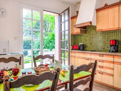 Cuisine ou kitchenette dans l'établissement Holiday Home Le Pré Vincent by Interhome