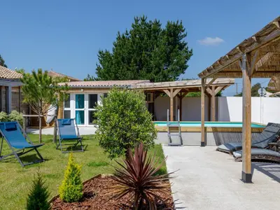 Jardin de l'établissement Holiday Home La Perle de Jade-1 by Interhome