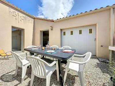 Terrasse ou espace extérieur de l'établissement Holiday Home Les Embruns by Interhome