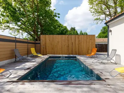 Piscine de l'établissement Holiday Home Le Pré Tarin by Interhome ou située à proximité