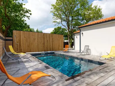 Piscine de l'établissement Holiday Home Le Pré Tarin by Interhome ou située à proximité