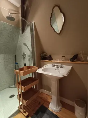 Salle de bains dans l'établissement Le Prieuré des Anges