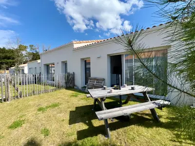 Jardin de l'établissement Maison neuve avec WIFI, près de la forêt à Saint-Jean-de-Monts - FR-1-323-572