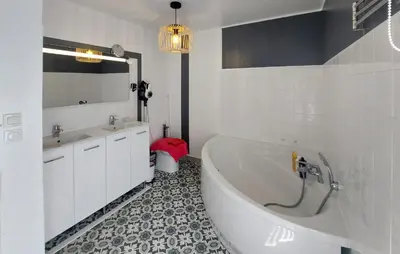 Salle de bains dans l'établissement 4 Bedroom Awesome Home In Paimboeuf
