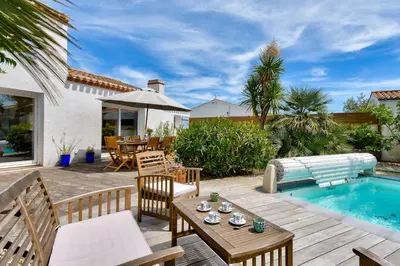 Piscine de l'établissement Piscine chauffee 800 m de la plage villa pour 8 ou située à proximité