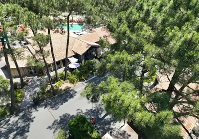 Piscine de l'établissement Kabana Village ou située à proximité