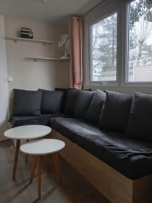 Coin salon dans l'établissement Mobilhome L'abri Côtier