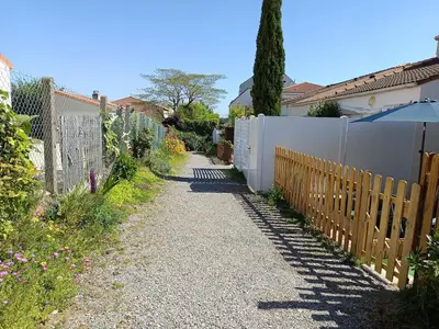 Jardin de l'établissement Le Cocon - cosy et tout à pied