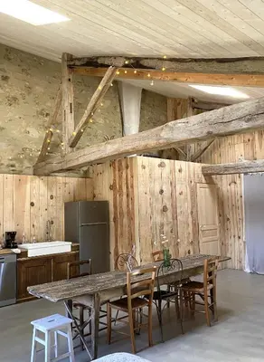 Cuisine ou kitchenette dans l'établissement Le logis de la Grange aux Gîtes de l'Etang des Noues,