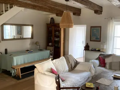 Coin salon dans l'établissement Noirmoutier centre Maison 5 chambres avec 5 SdB & Grand jardin