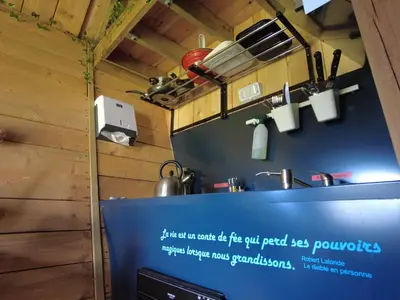 Cuisine ou kitchenette dans l'établissement La Maison Magique