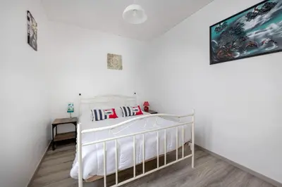 Un ou plusieurs lits dans un hébergement de l'établissement Maison pour 5 à 350m de la plage