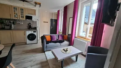 Cuisine ou kitchenette dans l'établissement Apartment in Downtown