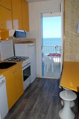 Cuisine ou kitchenette dans l'établissement Le Vintage by TAH - Face Mer au calme, Cap sur l'ouest les pieds dans l'eau !