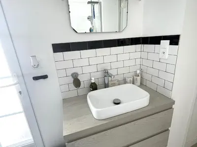 Salle de bains dans l'établissement Maison charmante près de la plage avec WIFI, au cœur de Saint-Jean-de-Monts - FR-1-652-60